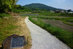 額田王歌碑と三輪山